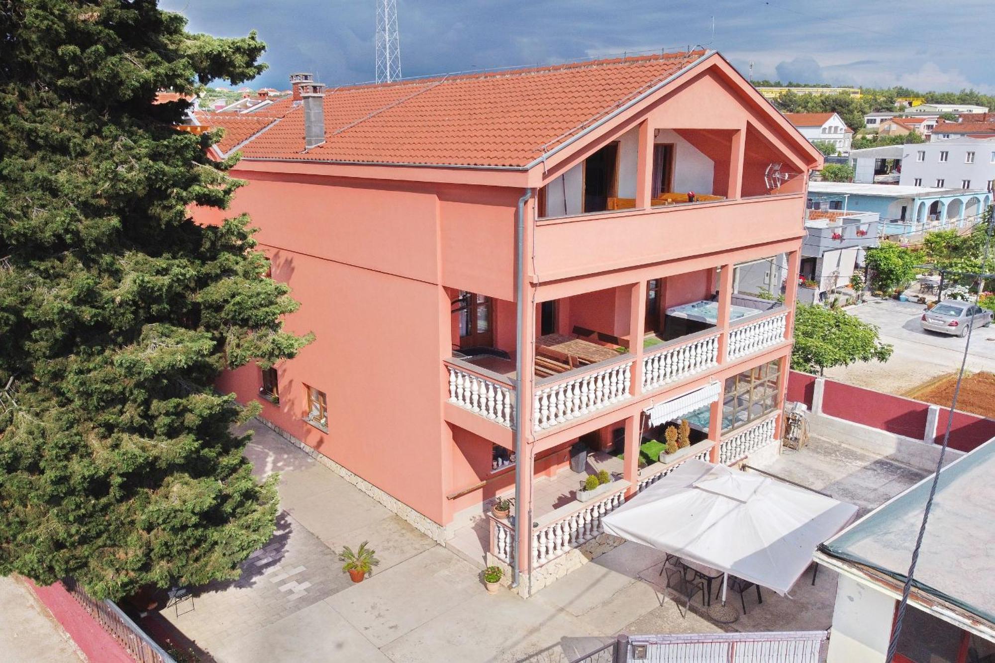 Apartment Fraj With Jacuzzi Zadar